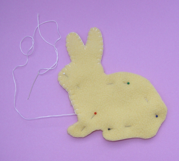 Великденски зайче Великден украсява шивашки дрънкулки с филцов модел