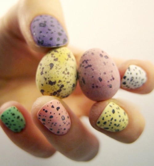 manchado de huevos de Pascua colorido naturaleza