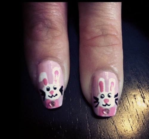 复活节指甲的想法粉红色复活节兔子