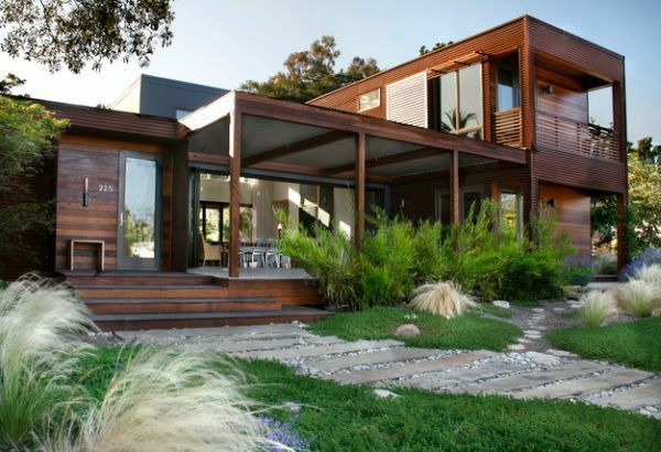 patio design jardin design maison en bois moderne surfaces d'herbe dalles de pierre