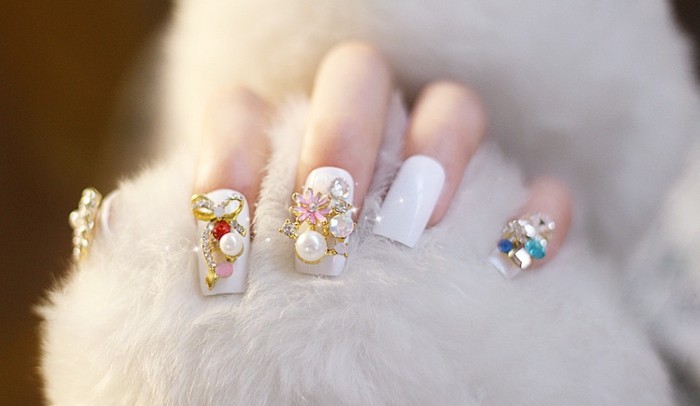 pearl glitterstones witte nagellak bruiloft