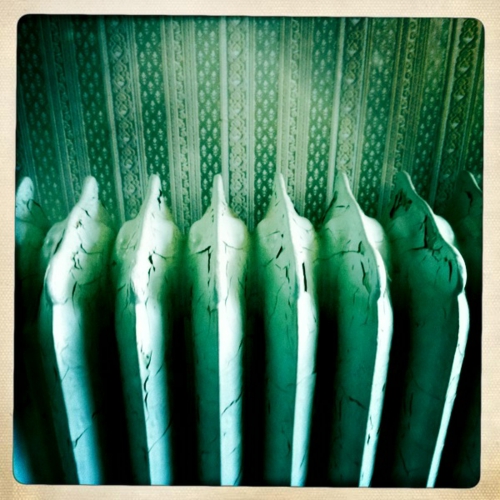 barva ošklivých radiátorů starý deco prvek