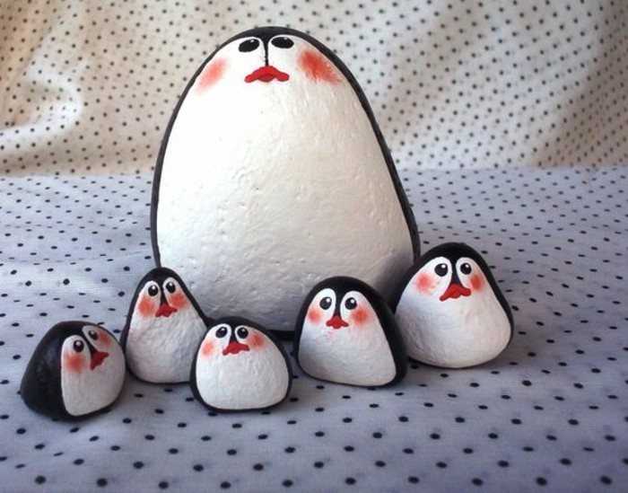 Pingouin famille peinture sur les pierres