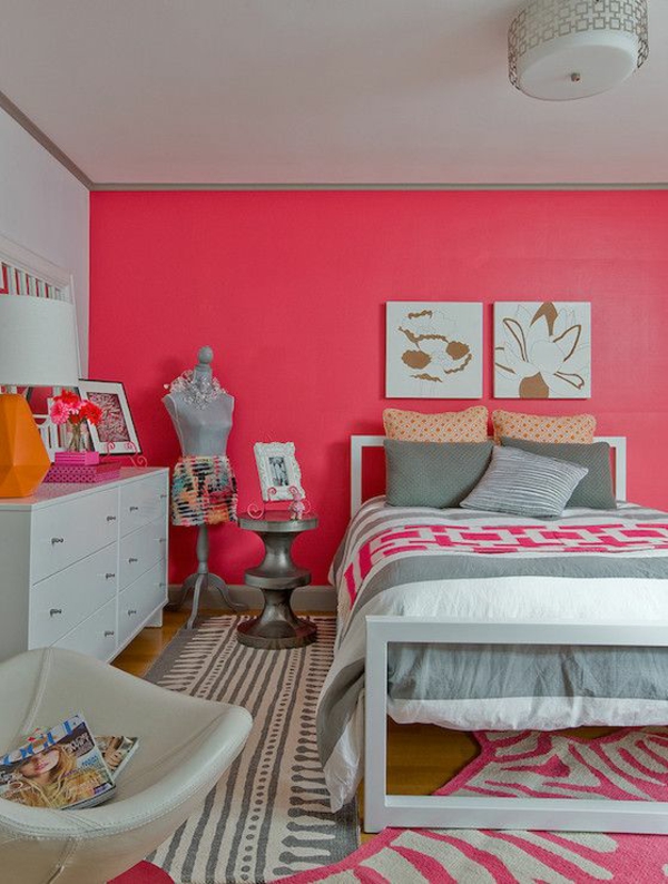 粉红色的墙壁漆卧室环绕着颜色鲑鱼红