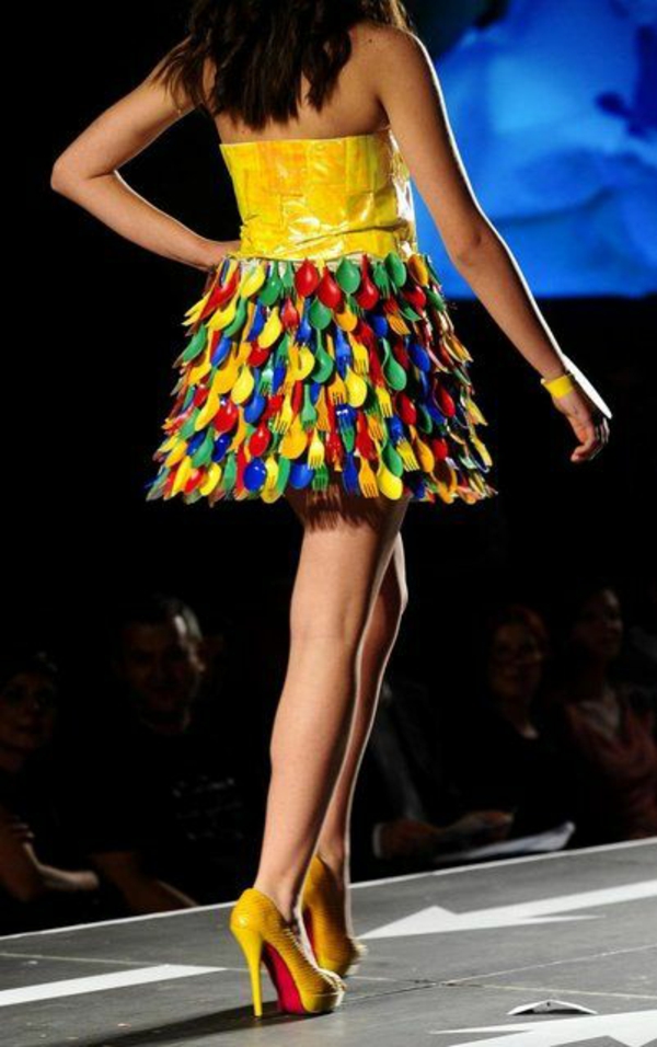 plast kunst designer mode ekscentrisk nederdel farverig