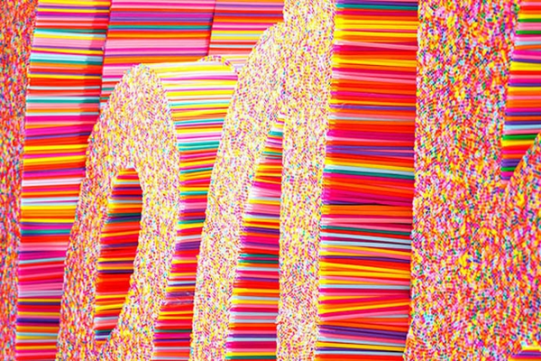 plast kunst stråer fargerik dekorasjon