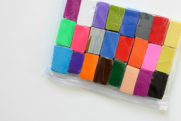 polymeeri savi fimo värikkäitä värejä