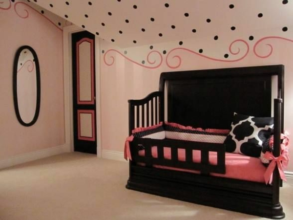 overdådigt værelse udsmykning børneværelse sort pink