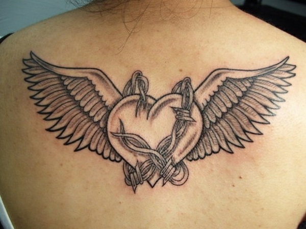 back τατουάζ μοτίβα καρδιά με σύρμα φτερά