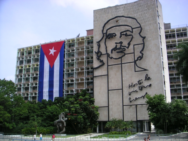 前往古巴广场革命