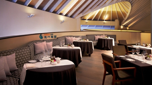 餐厅设计舒适的传统客房天花板