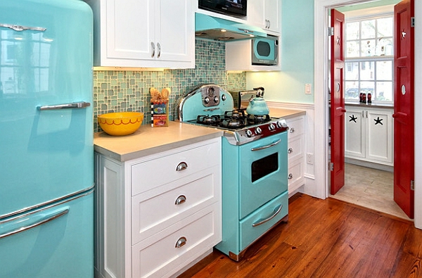 retro keuken turquoise oven koelkast kersenhouten parket