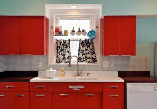 retro kuchyně design červený barevný nábytek