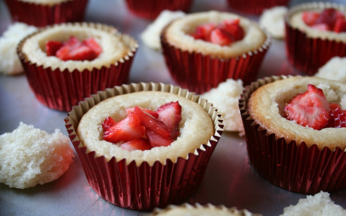 Oppskrifter cupcakes vanilje jordbær desserter