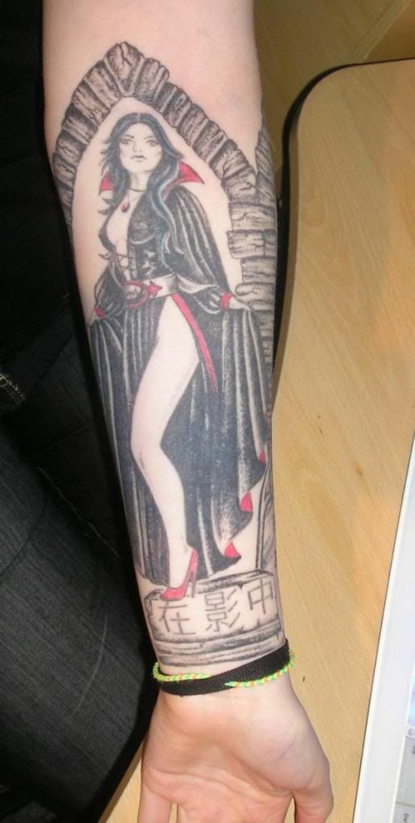 images d'avant-bras de tatouage pour les hommes vampire