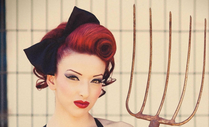 发型女性复古看发型粗糙的红色头发弓