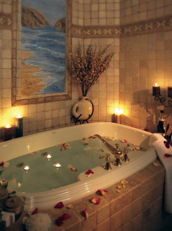 romantische badkamerkaarsen en tegelkunst