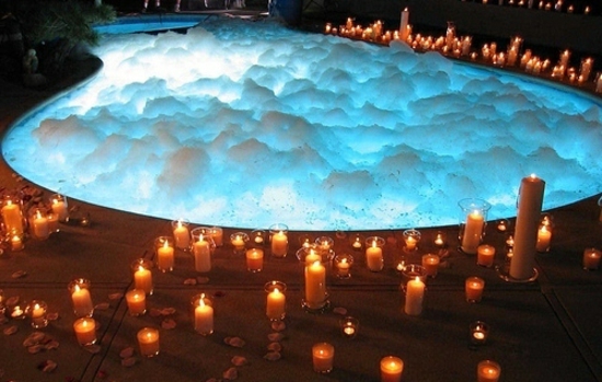 romantische badkamer whirlpool windlichten en kaarsen