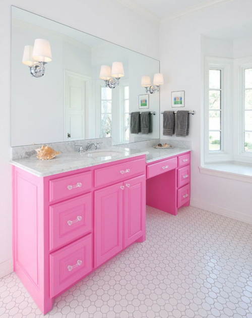 ροζ σχεδία μπάνιο σχεδιάζει το γυναικείο καθρέφτη τοίχου στον τοίχο