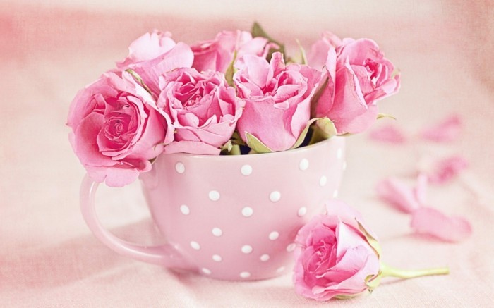 rožinės rožės puokštė