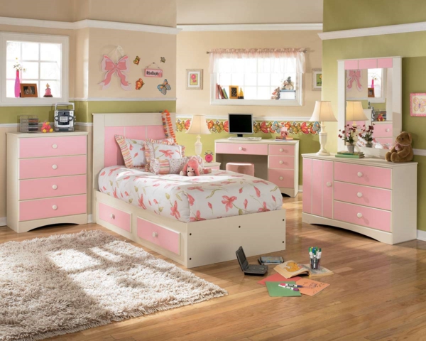 roze slaapkamer groene muren