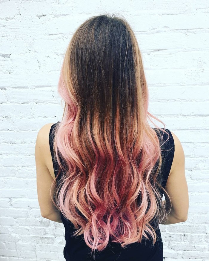 розово руса дълги косми