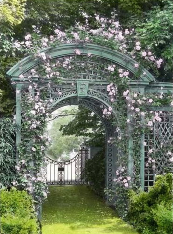 rozenboog in het originele tuinmetaal