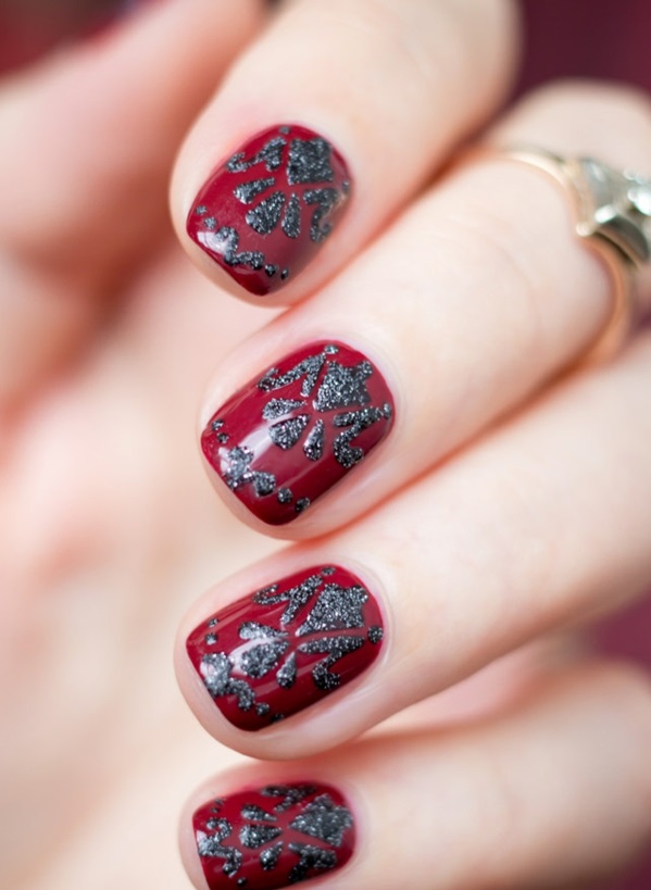 κόκκινα νύχια πηκτής για νυχτικά χριστουγεννιάτικα νύχια μοτίβα γκρι
