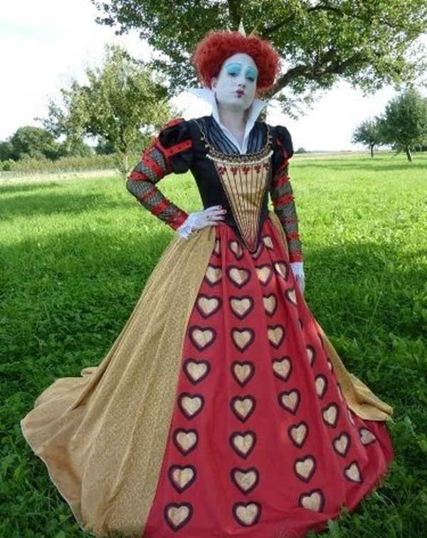 红色女王爱丽丝在仙境狂欢节
