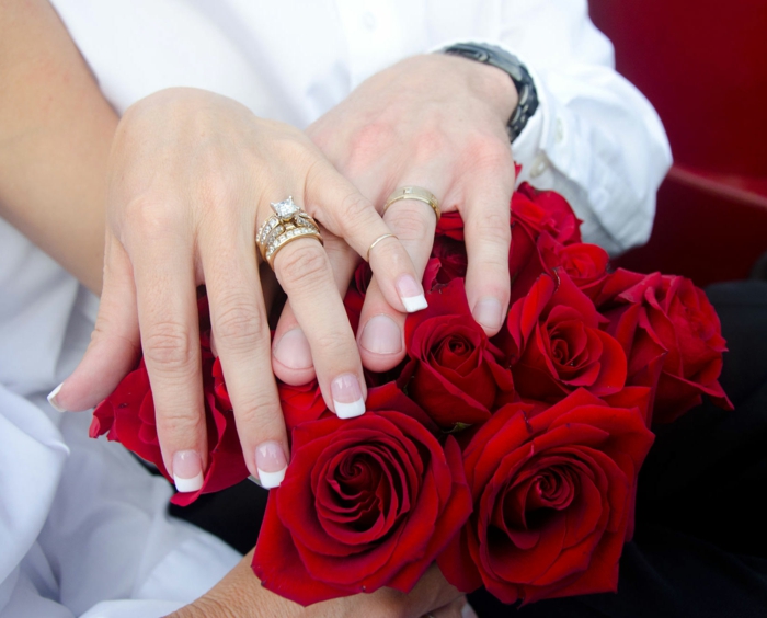 rode rozen romantische huwelijk