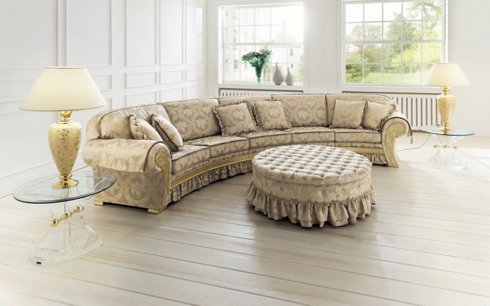 rund sofa luksuriøs design lyse farver gulvbrædder