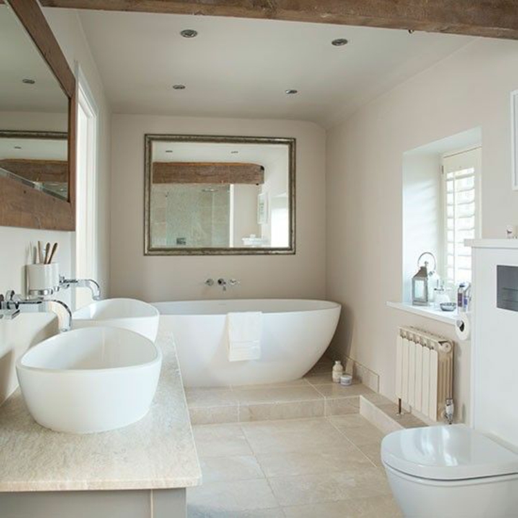 salle de bains rustique décor salle de bains carreaux travertin miroir en bois