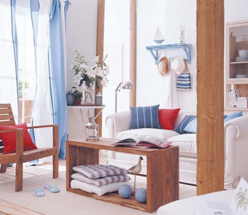 rustikke stue design ideer rød pude blå