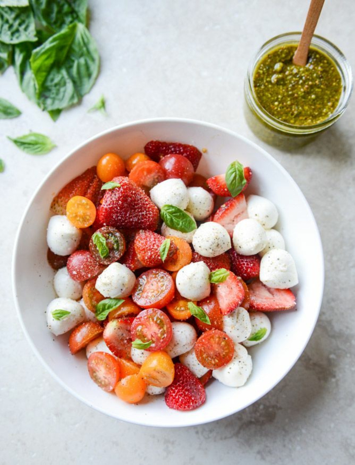 salades voor het vermageren van heerlijke salade recepten aardbeien en tomaten