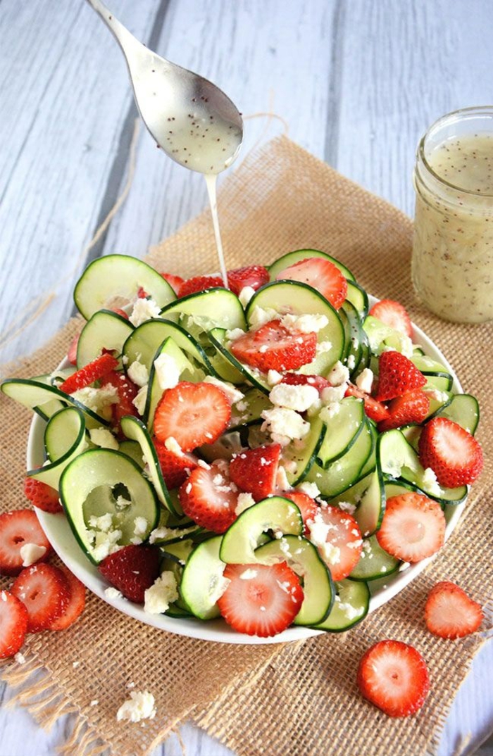 salades vermagering salade recepten komkommers aardbeien
