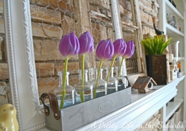 prachtige deco open haard paarse tulpen