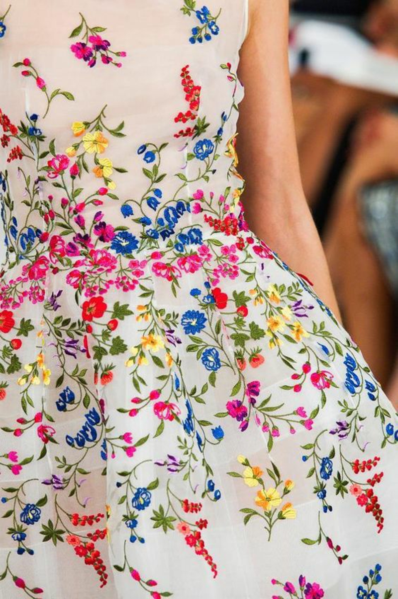 krásné letní šaty květinové šaty letní móda Oscar de la Renta