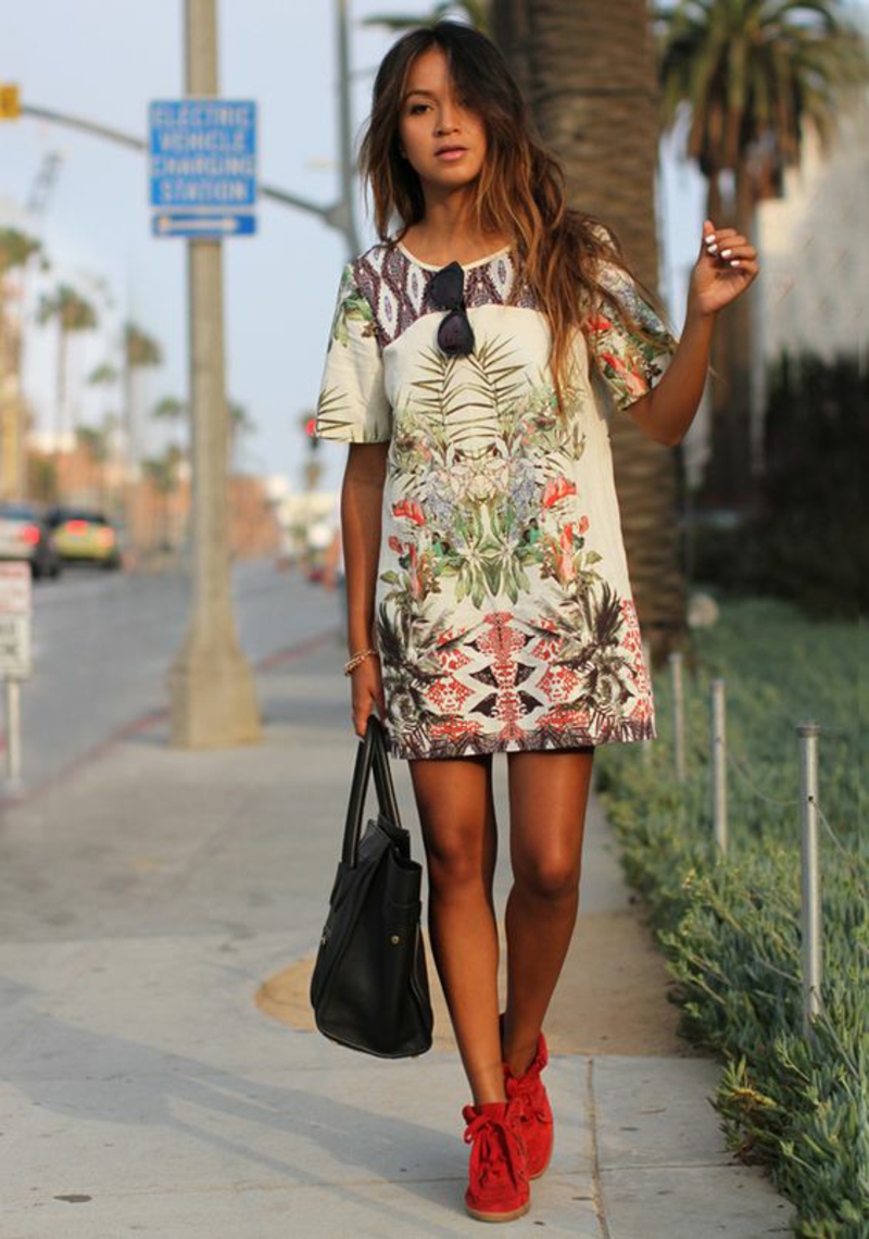 krásné letní šaty dámy krátké květinové šaty letní móda