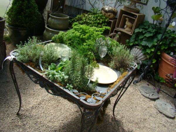 kietas augalų ir sodo idėjų medžio stalas