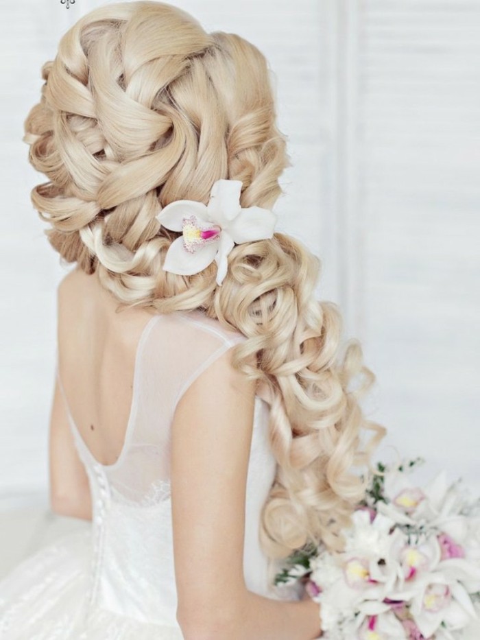美丽的发型为婚礼编织