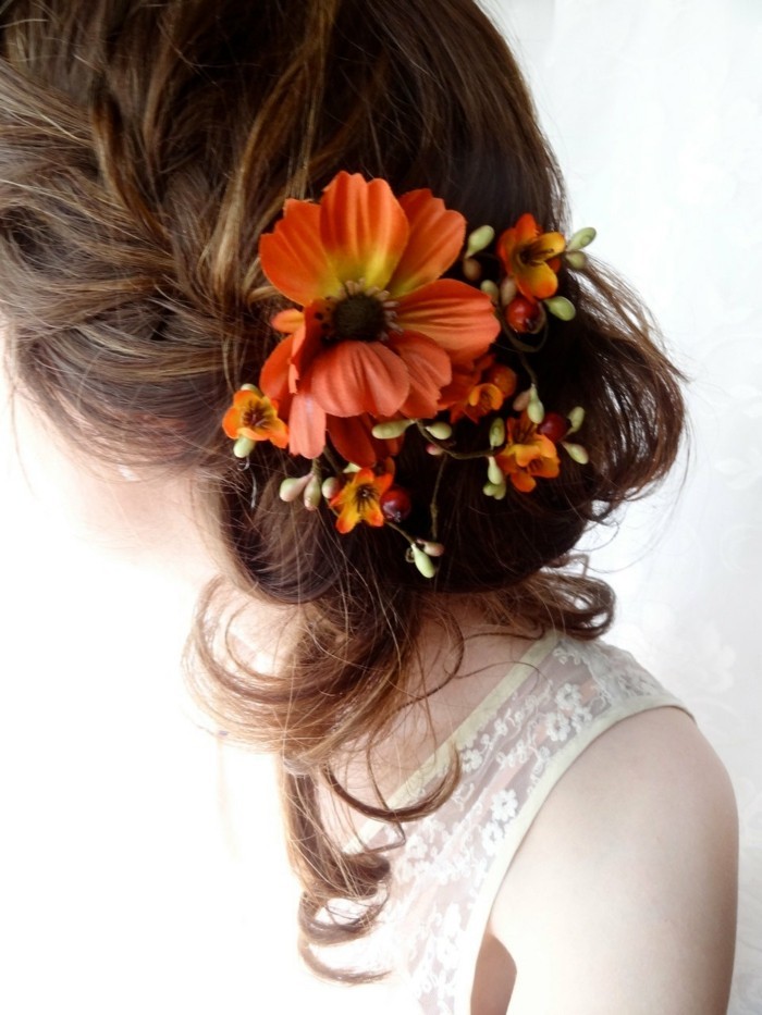 美丽的发型编织与花为婚礼