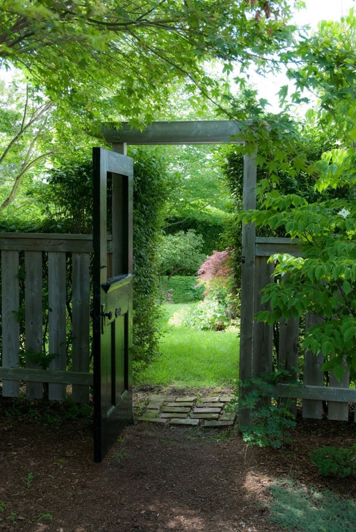όμορφες ιδέες κήπου σκοτεινό κήπο φράχτη από παλέτες