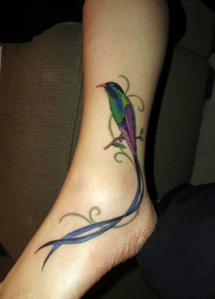 красиви татуировки върху глезена птица с флорални елементи