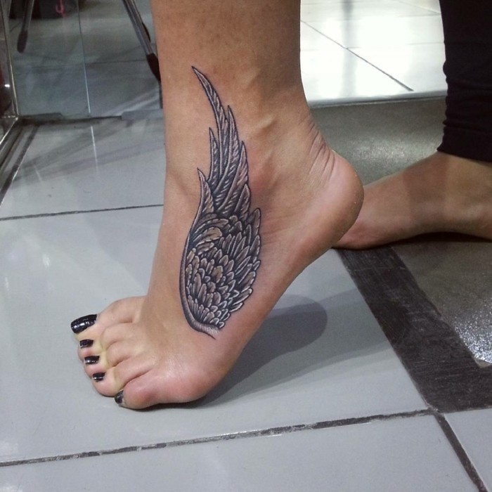 красиви татуировки крила на глезена