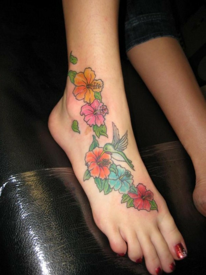 красива татуировка флорален модел за жени