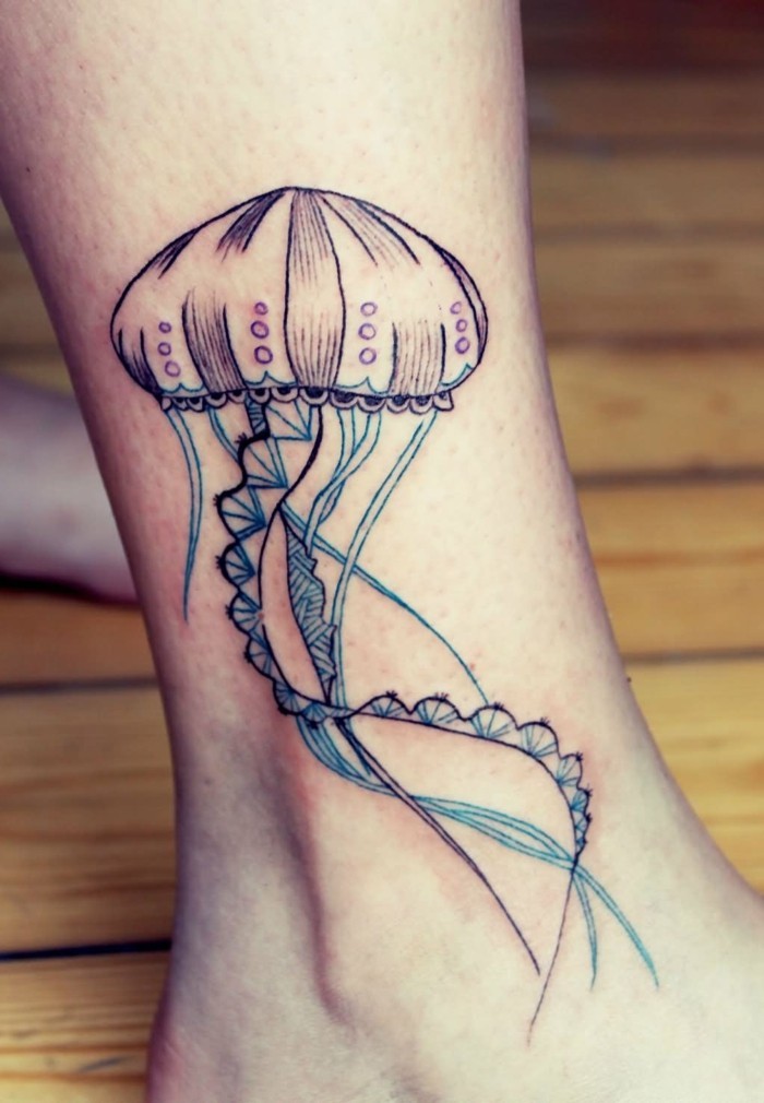 красиви татуировки медузи на глезена