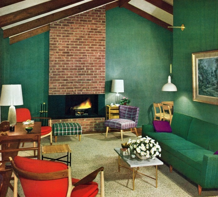 美丽的客厅绿色沙发红色扶手椅