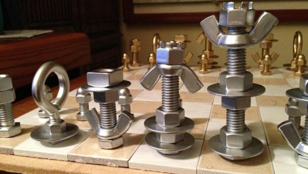 schaakstukken schaakbord keramische noten noten