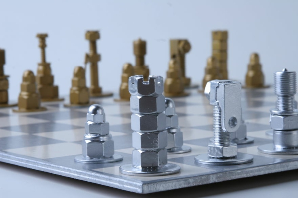 schaakstukken toren zilveren moeren