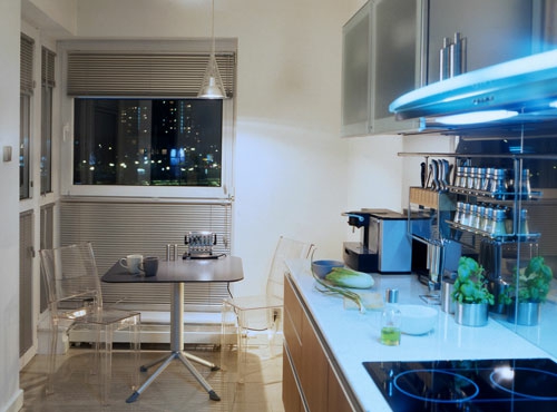 smarte design ideer lille køkken akryl stole nat